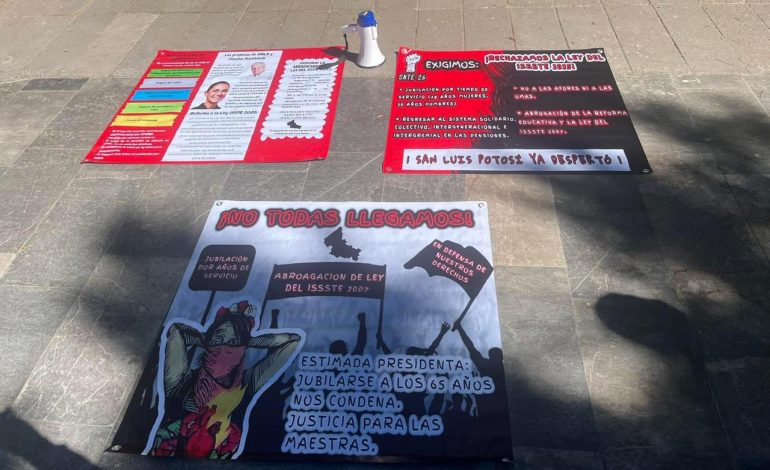  Docentes potosinos se manifiestan contra la reforma de Ley de ISSSTE