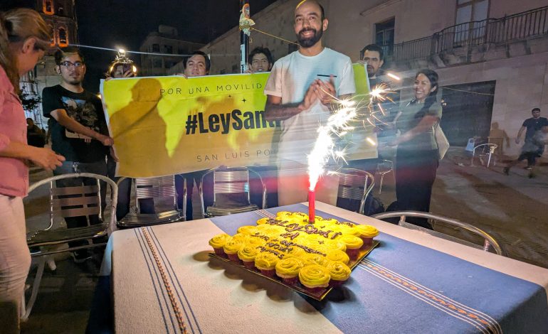  Video | Realizan “anti-celebración” por el retraso en la aprobación de la Ley Santi