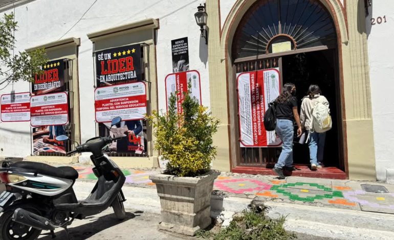  SEGE clausura Universidad de Matehuala; rector anuncia amparos contra la medida