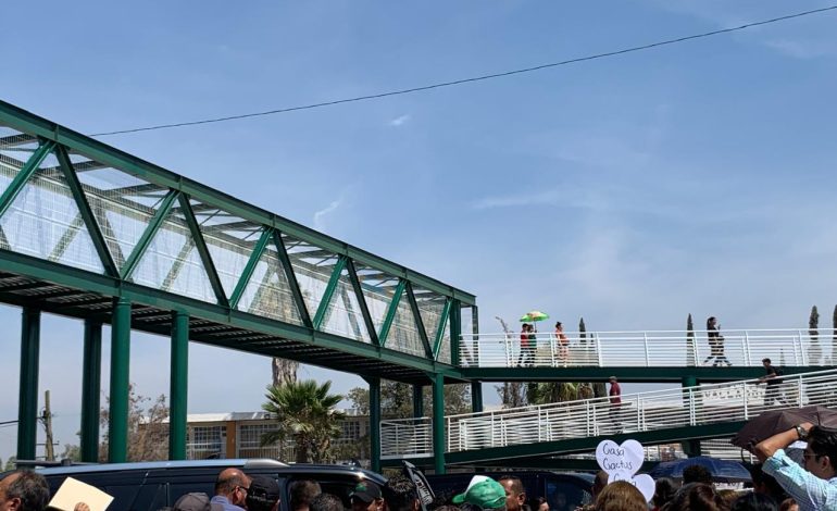  Vecinos de Quintas de la Hacienda logran puente peatonal, pero señalan fallas en la obra