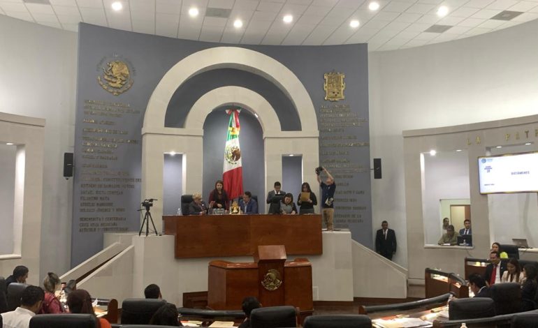  Video | “¡Traidores!”, gritan a diputados por reelección de Giovanna Argüelles