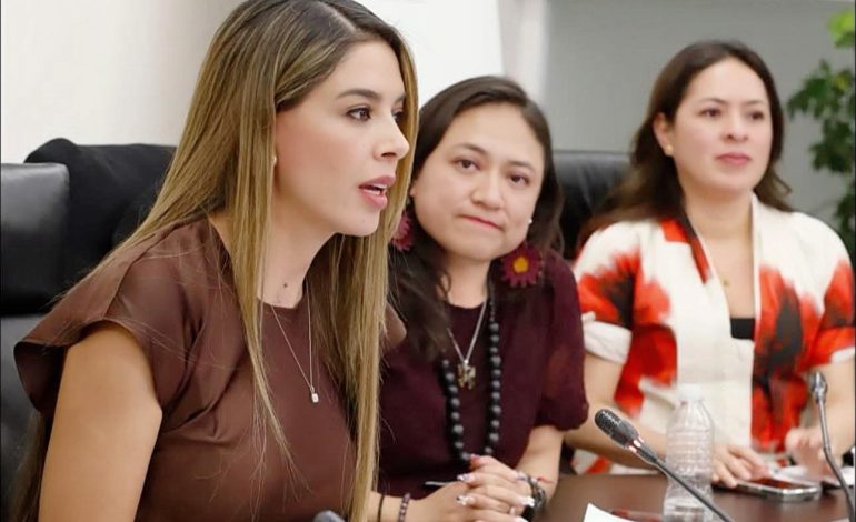  Ruth González Silva solicita licencia como senadora