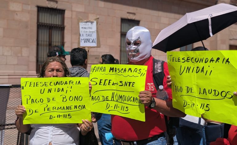  Maestros de telesecundaria entrarán en paro indefinido si gobierno no paga adeudos
