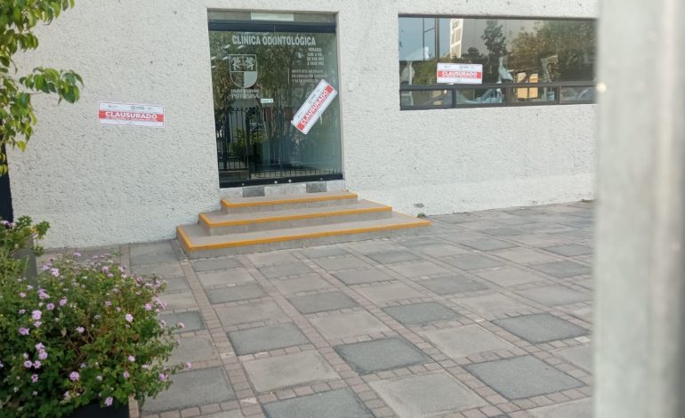  Pese a sellos de clausura, Universidad Potosina de Carranza sigue en operación