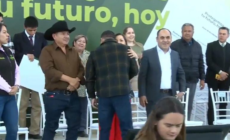  Diputado falta a sesión del Congreso para asistir a evento de Gallardo