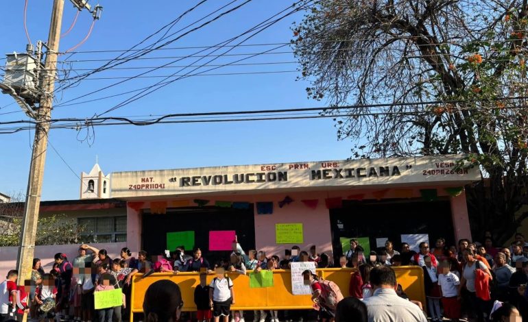  Padres de familia exigen aire acondicionado para Escuela Primaria en Tamuín