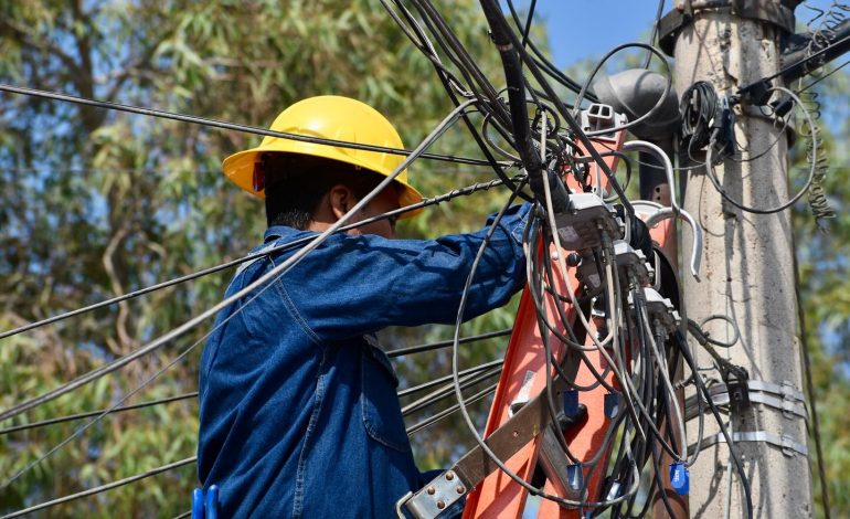  Denuncian sabotajes y conexiones ilegales a la red de alumbrado público en la capital