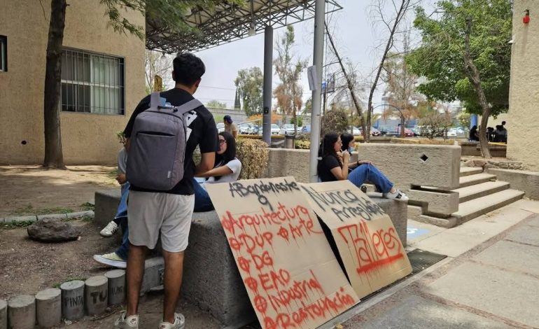  Protestas por falta de mejoras marcan el cierre del semestre en el Hábitat