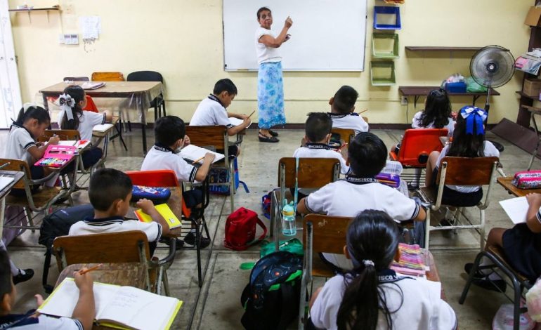  SEGE analiza concluir antes el ciclo escolar para la Huasteca