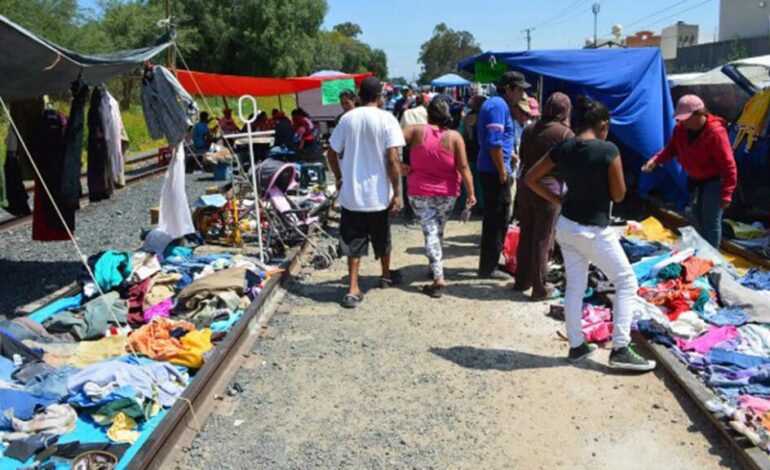  Buscan regular tianguis de “Las Vías” por venta de animales y productos ilícitos