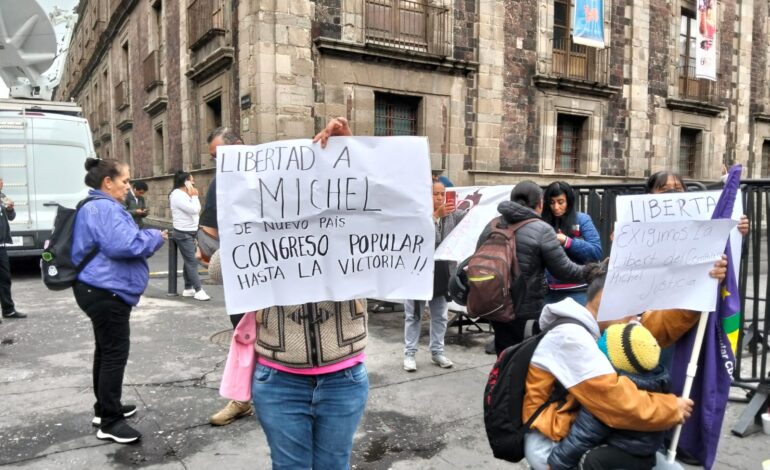  Entregan carta en Palacio Nacional para exigir la liberación de activista detenido