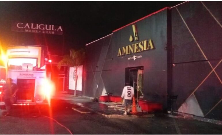  Violento ataque en club nocturno deja varios lesionados y un inmueble incendiado