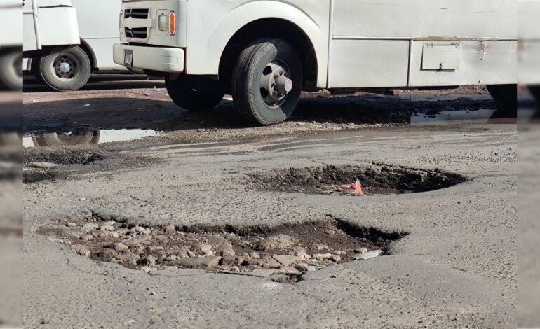  Dirección de Obras Públicas de SLP reporta más de 700 baches y daños urbanos por atender