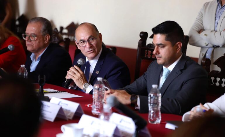  Galindo justifica constantes viajes al extranjero: todo ha sido por trabajo