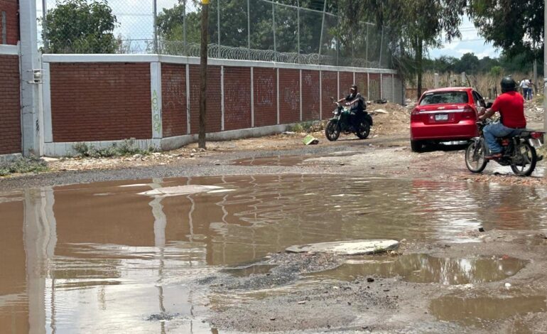  Galindo responde a críticas por abandono en colonias de la capital