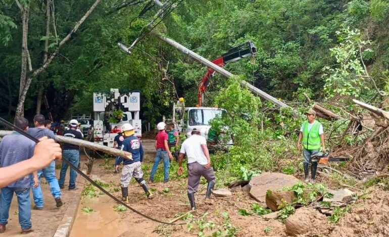  Lluvias dejan a 50 familias damnificadas en Axtla de Terrazas