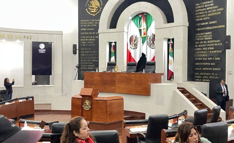  Impuntualidad de diputado presidente aplaza inicio de sesión de la Diputación Permanente