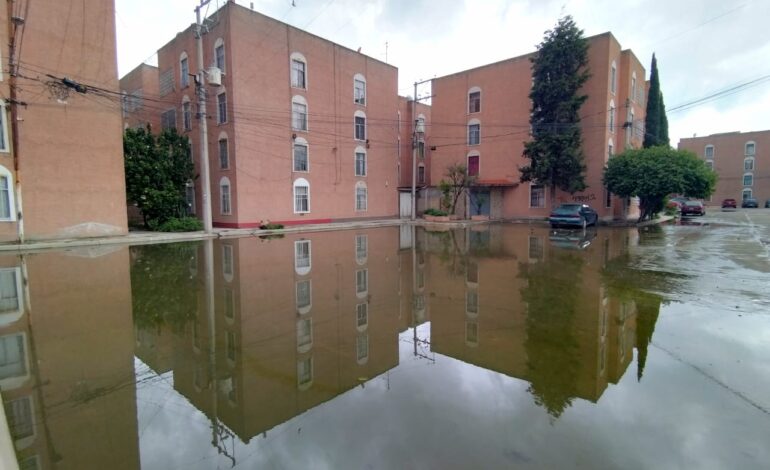  Habitantes del Sauzalito exigen atención tras inundaciones de aguas residuales