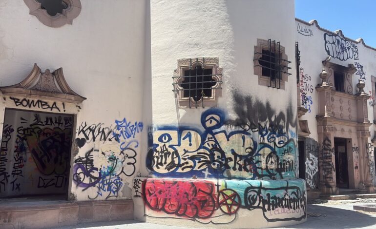  Ayuntamiento de SLP empieza limpieza y rehabilitación de la casona de Carranza