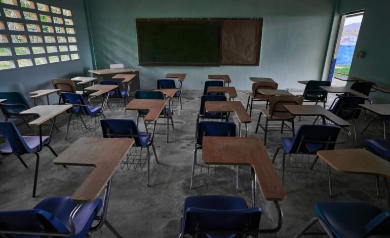  Por decrecimiento de matrícula escolar se han cerrado una decena de planteles: SEGE