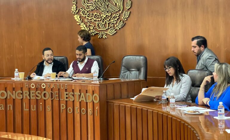  Aprueban en comisión iniciativa de pensión para policías municipales