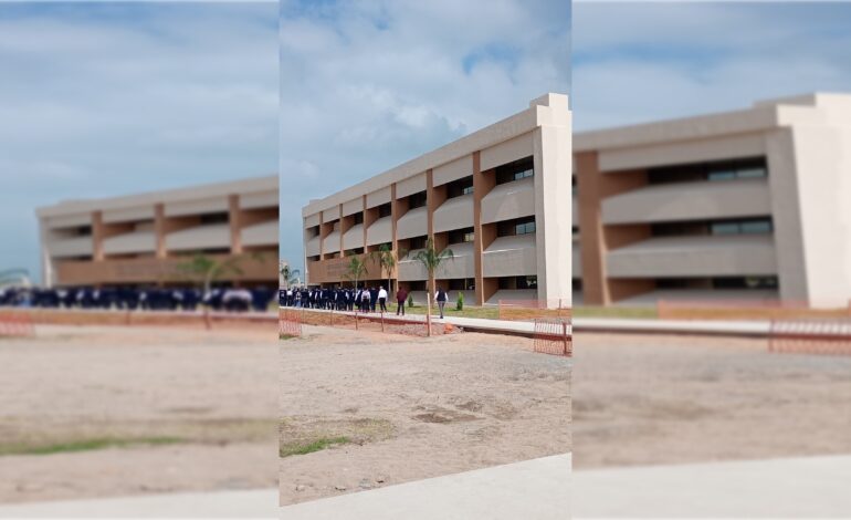  Arranca ciclo escolar en la Universidad Rosario Castellanos de SLP