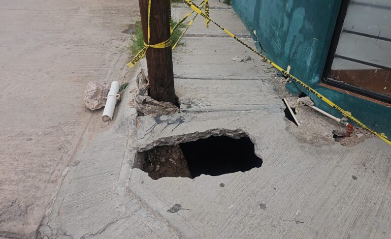 Vecinos de Cerrada de Tlaxcala denuncian peligro de socavón