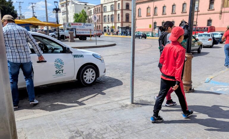  SCT analiza instalación de nuevas bahías para taxis en el centro de SLP