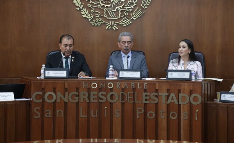  Torres Cedillo admite rezagos estructurales en comparecencia de la SEGE