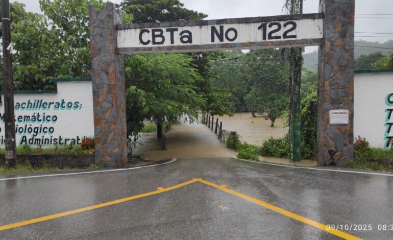  Suspenden clases en la Huasteca por fuertes lluvias