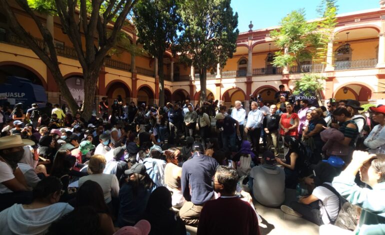  Estudiantes de la UASLP exigen destitución del rector Zermeño Guerra