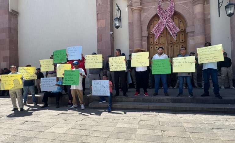 Video | Taxistas bloquean el Congreso; SCT acusa presiones de la “herencia maldita”