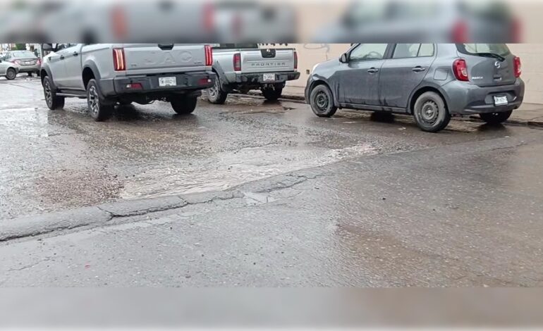  Vecinos del Saucito denuncian deterioro en avenida Adolfo López Mateos