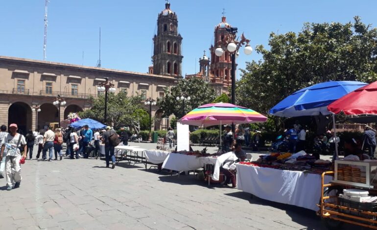  Canaco SLP llama a regular el ambulantaje en el Centro Histórico