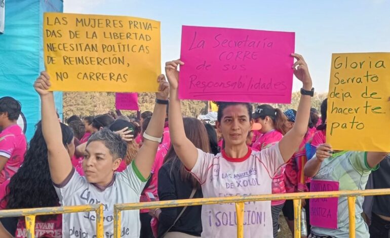  Protestan a favor de mujeres privadas de la libertad en carrera atlética de SeMujeres