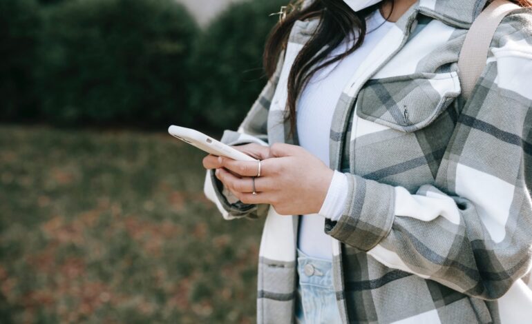  Autoridades advierten a jóvenes sobre riesgo por difusión de imágenes íntimas en redes