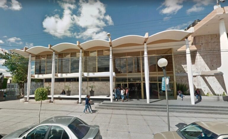  Académicos de Derecho entregan al CDU documento en defensa de terna