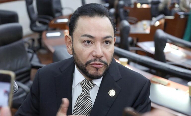  Serrano defiende recorte a la UASLP y niega revancha política