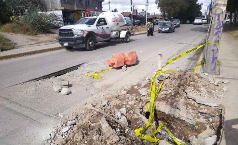  A casi un mes después de ser reportado, atienden hundimiento en puente del río Paisanos