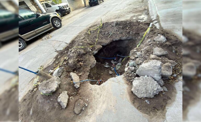  Exigen al Interapas solucionar fuga causada por dejar tubería expuesta en El Sauzalito