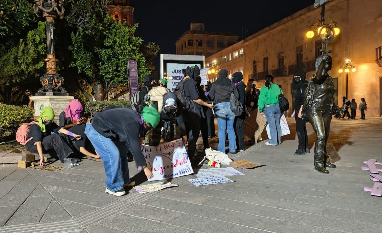  Estudiantes de la UASLP marchan en solidaridad con Facultad de Ciencias