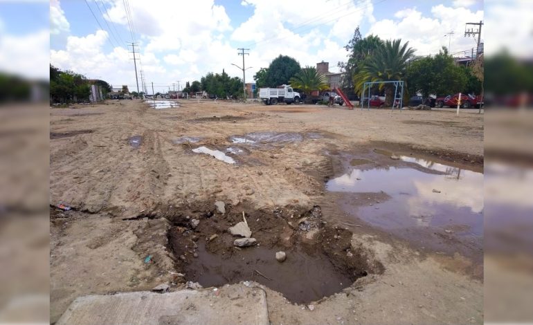  Promete Galindo un parque en zona dañada por el gobierno estatal en El Sauzalito