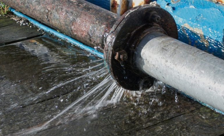  Hasta 40% del agua que produce Interapas se pierde en fugas: CEA