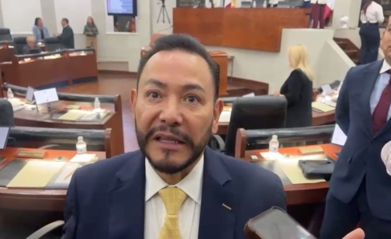  Video | Serrano anuncia denuncia contra rector de la UASLP por discriminación