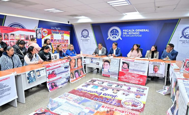  Familias de Voz y Dignidad por los Nuestros firman acuerdos con la FGE