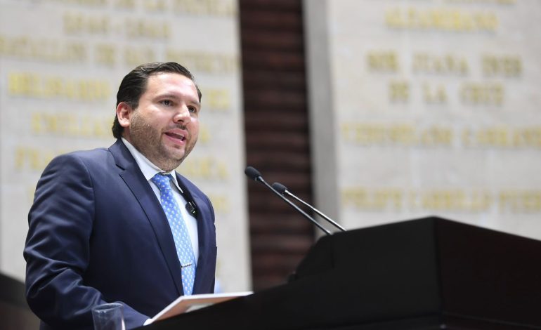  Azuara marca distancia con dirigencia estatal del PAN y apuesta por perfiles ciudadanos