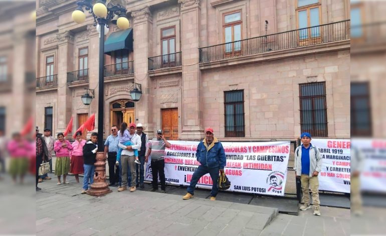  Campesinos protestan en Palacio de Gobierno por conflicto agrario en Tampamolón