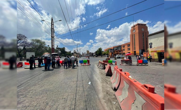  Video | Vecinos toman la Alameda por colapso de drenaje y falta de agua