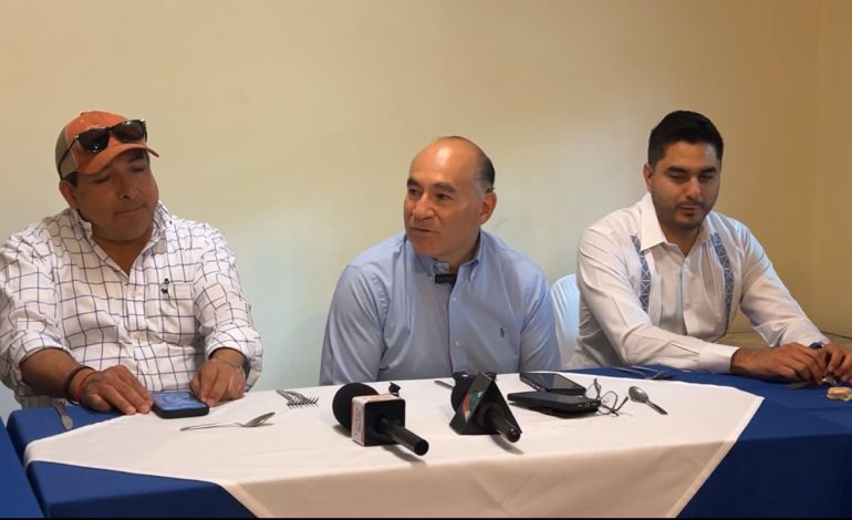  Galindo ventila su interés por la gubernatura durante gira en la Huasteca