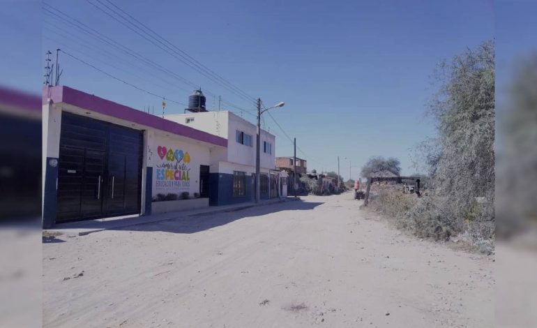  Vecinos de la zona norte de SLP exigen pavimentación en calles cercanas a escuelas